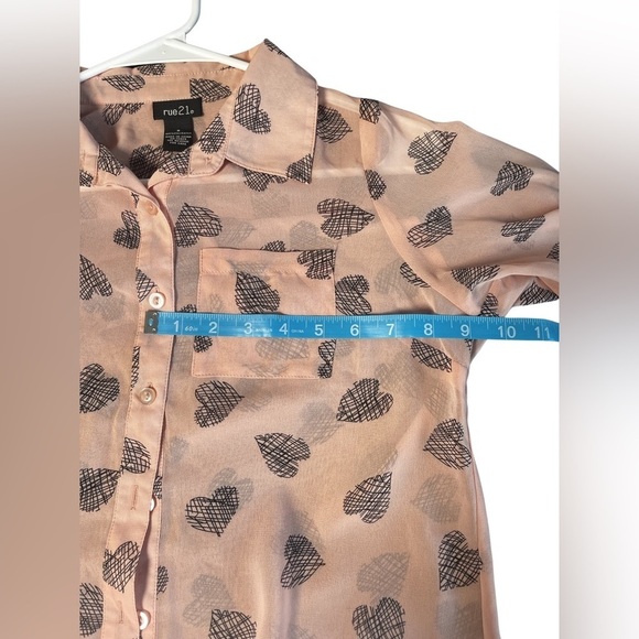 Rue 21 Blush Collar Buttondown Midsleeve RollTab Heart V Neck Shirt Size Small - Picture 5 of 14